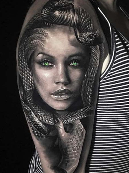 Medusa tatuaggio realistico