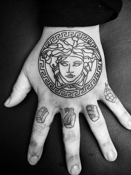 Tatuaggio Medusa Versace