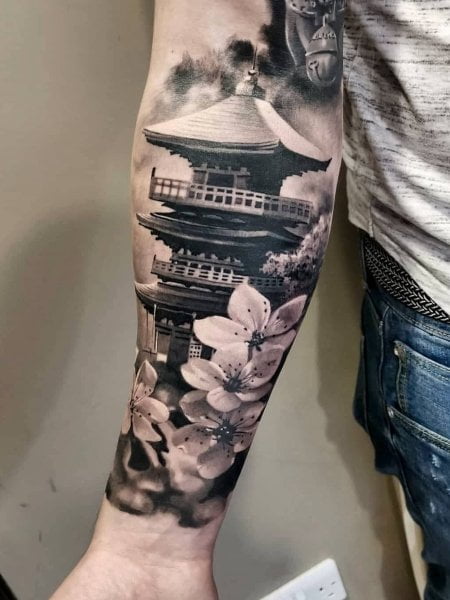 Tatuaggio con tempio