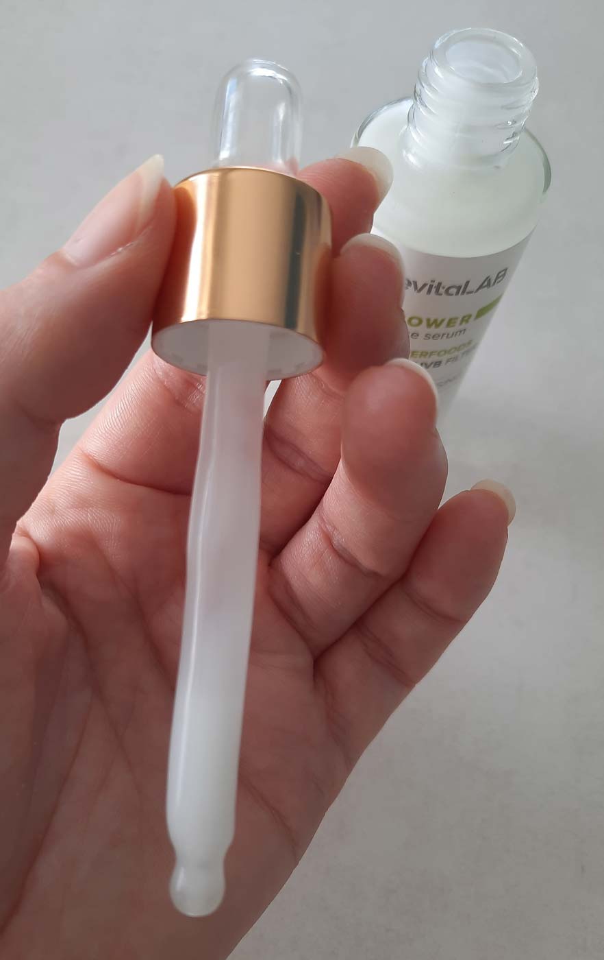 Applicatore RevitaLAB Power, siero viso concentrato a base di supercibi Applicatore RevitaLAB Power, siero viso concentrato a base di supercibi