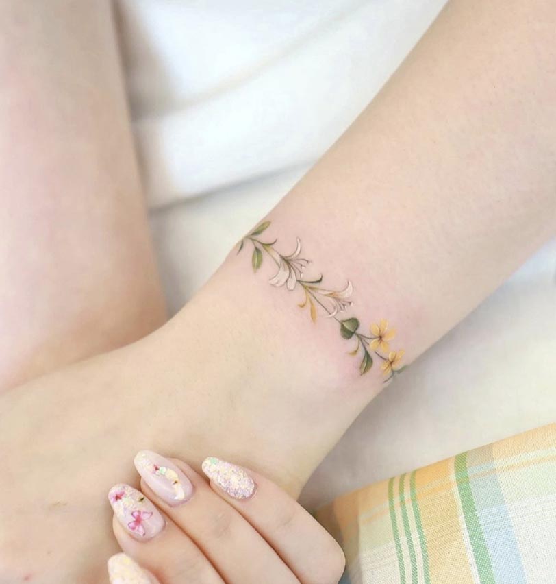 Tatuaggi polso piccoli con fiori