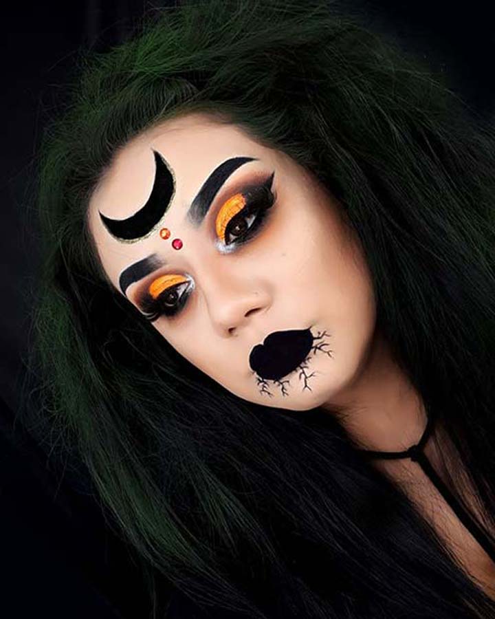 Strega con luna mistica