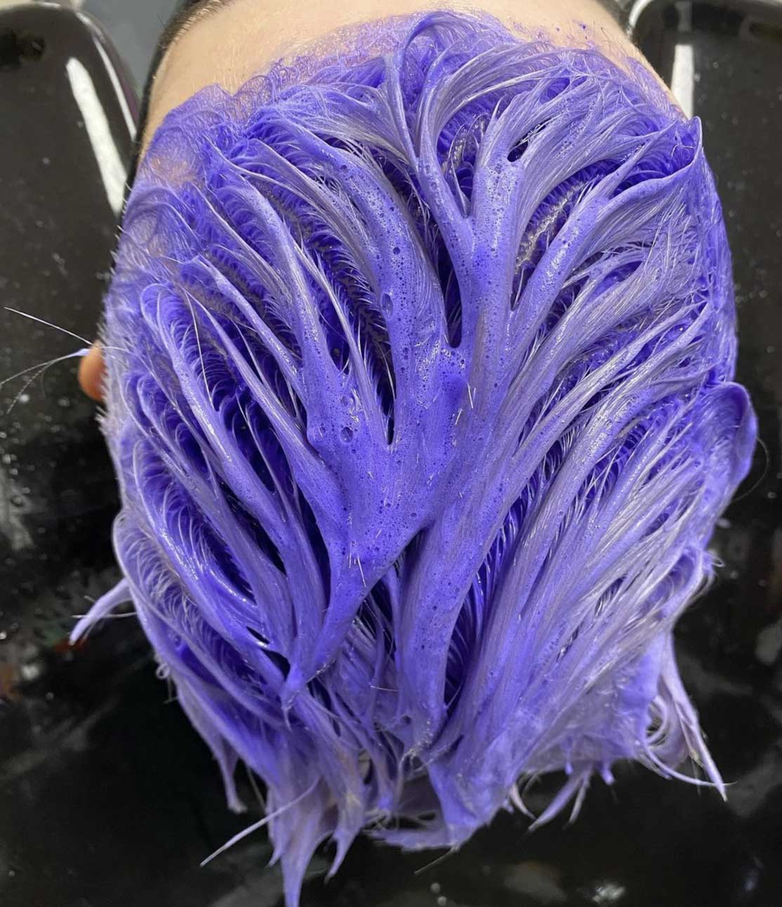 Shampoo viola sui capelli