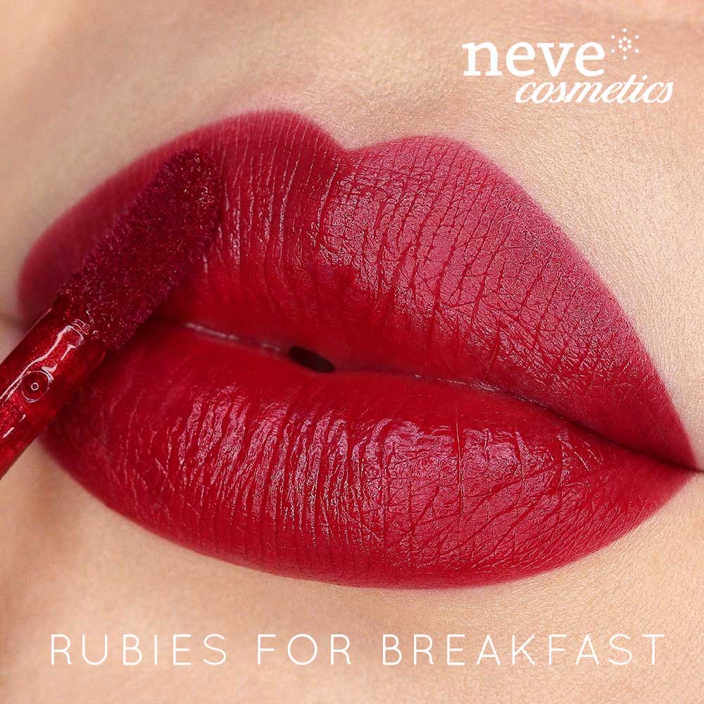Swatch tinta labbra Neve Cosmetics Rubies for Breakfast  - Rosso Rubino