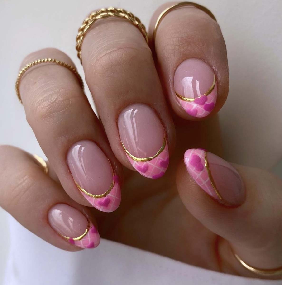 French manicure elaborate con nail arto rosa con cuori