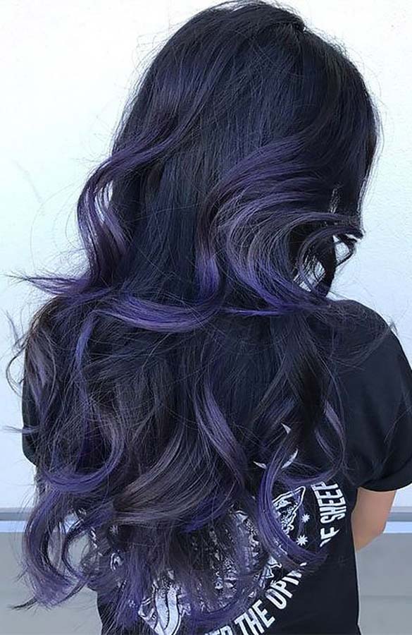 Capelli neri con riflessi viola