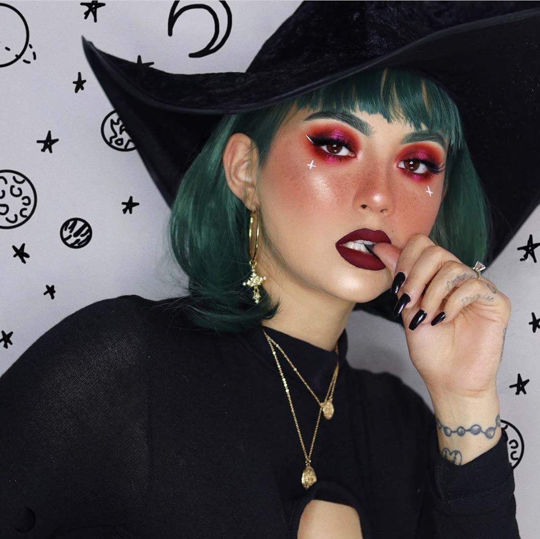 Make up Halloween strega verde con trucco occhi rosso