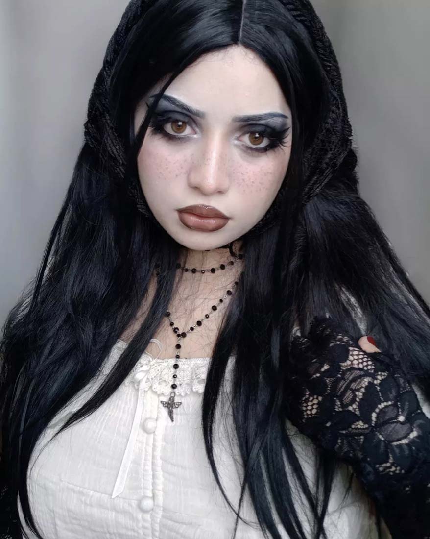 Strega semplice e gotica