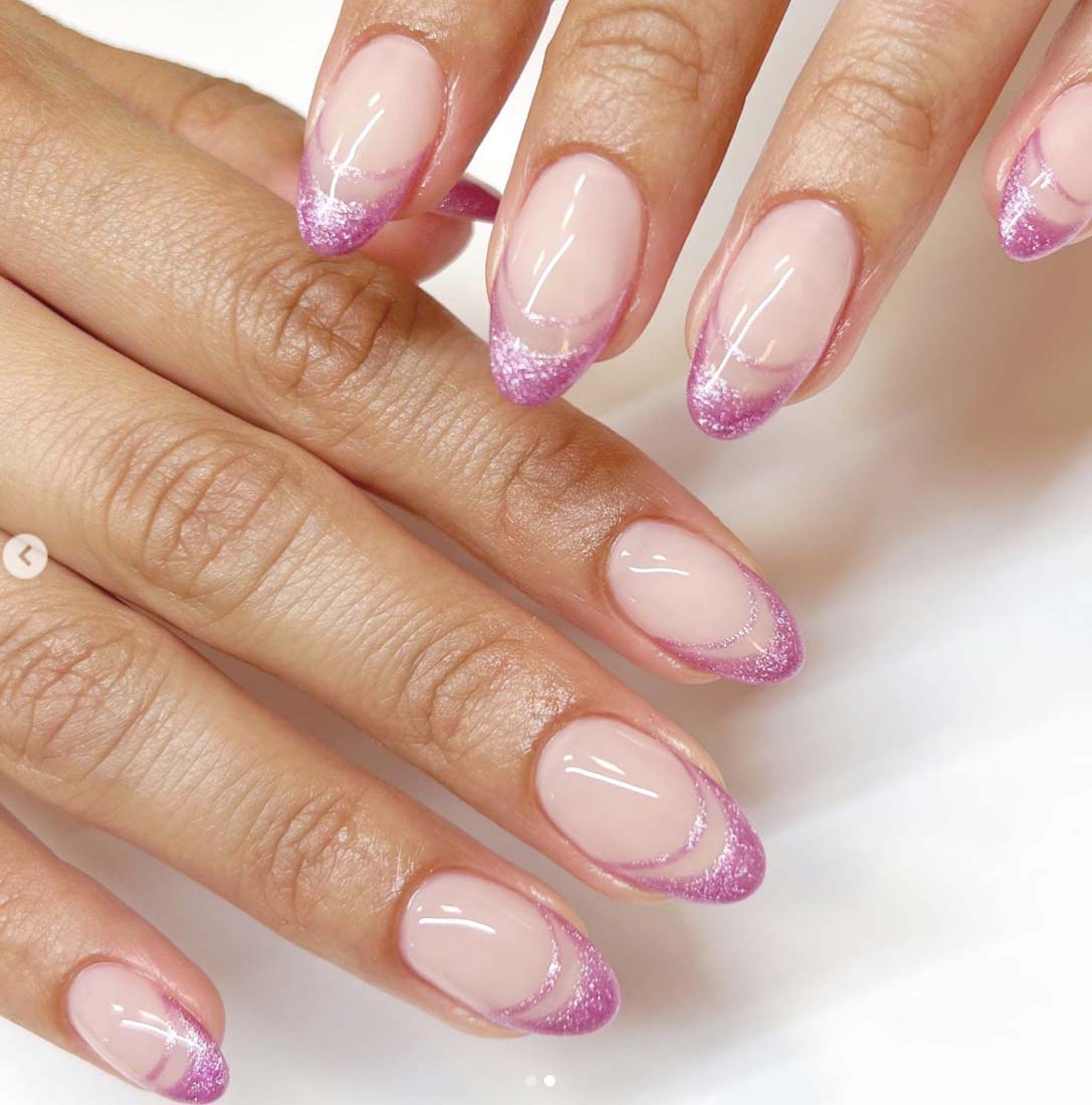Doppia french manicure con punte glitterate rosa in stile Barbie