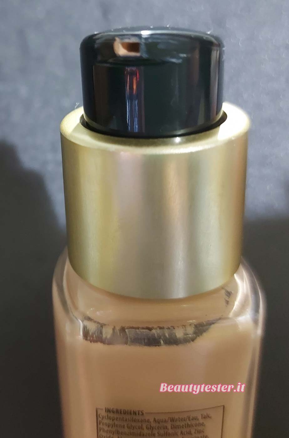 Recensione Fondotinta Radiant Lift Max Factor Antietà SPF 30 2 fondotinta Radiant Lift di Max Factor packl