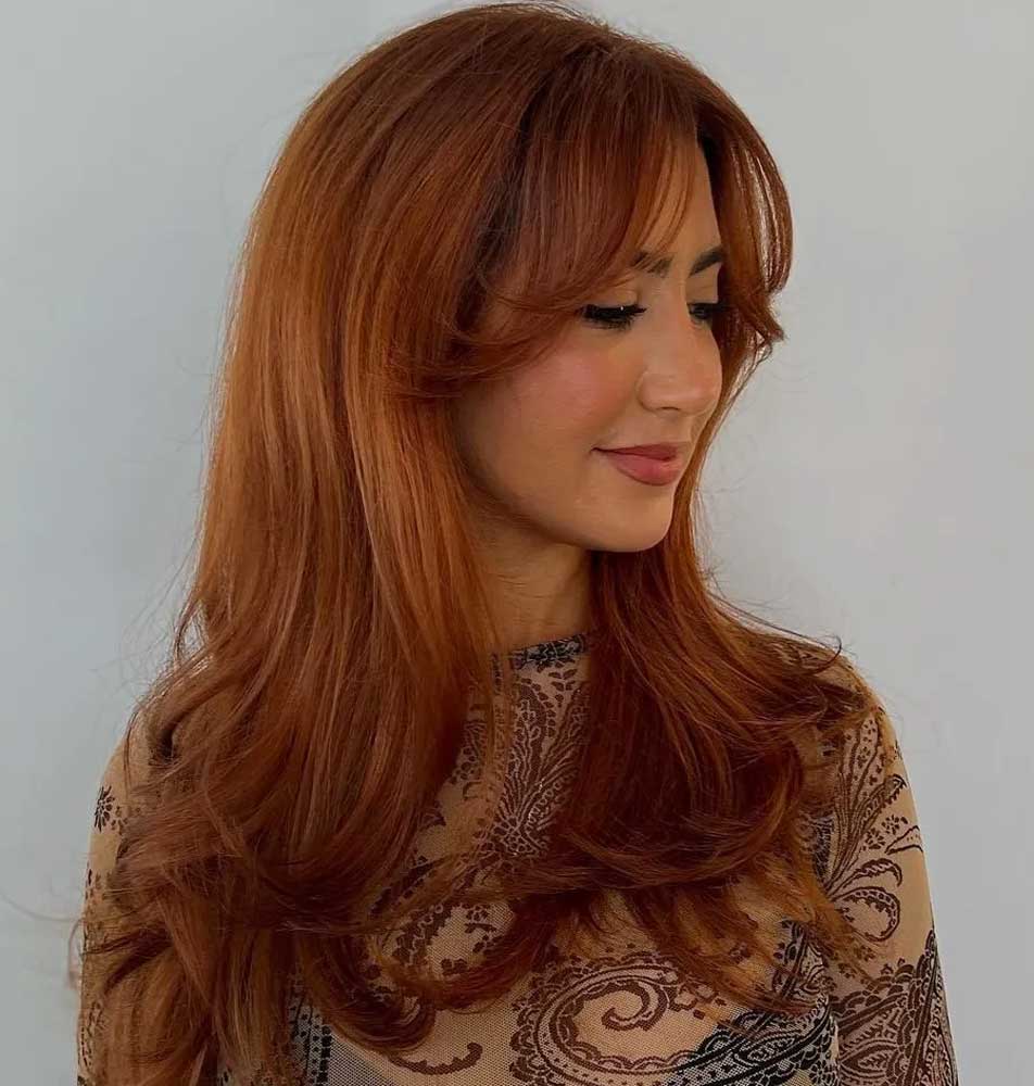Capelli lunghi e rossi con frangetta