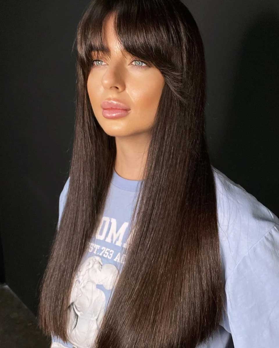 Capelli lunghi e setosi con frangetta