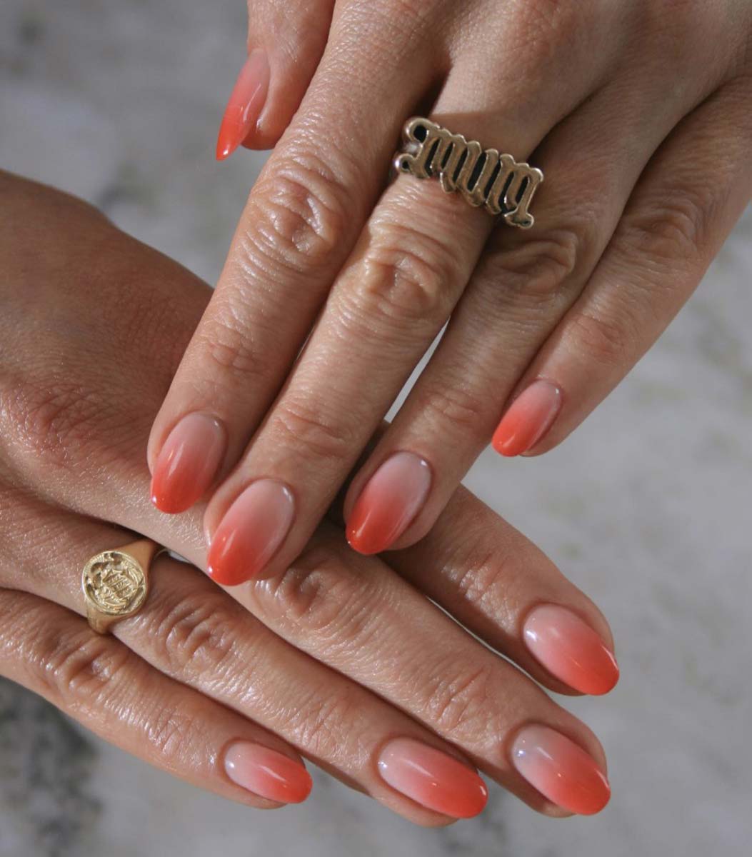 Nail art color pesca ombré