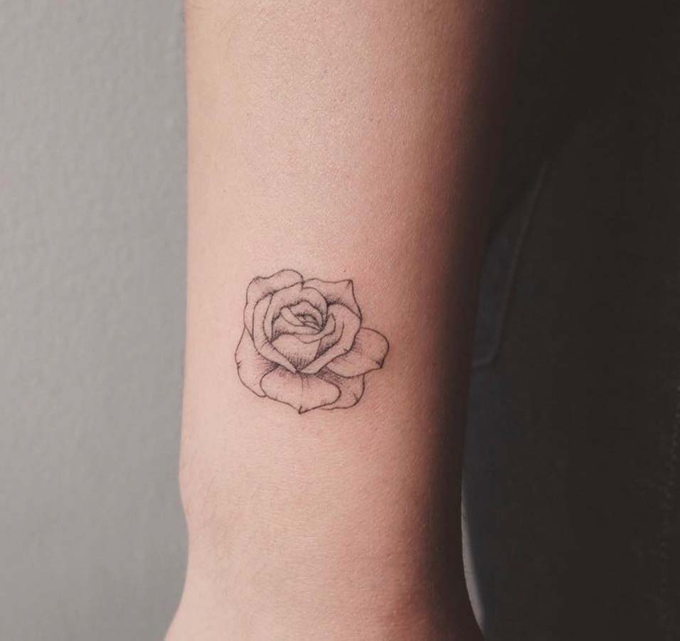 tatuaggio rosa piccolo 19