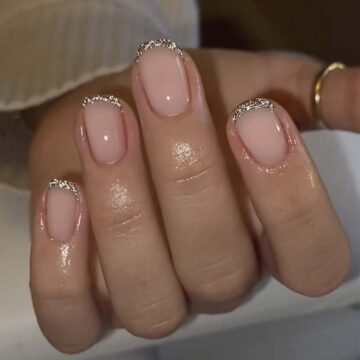 micro French unghie con lunetta oro