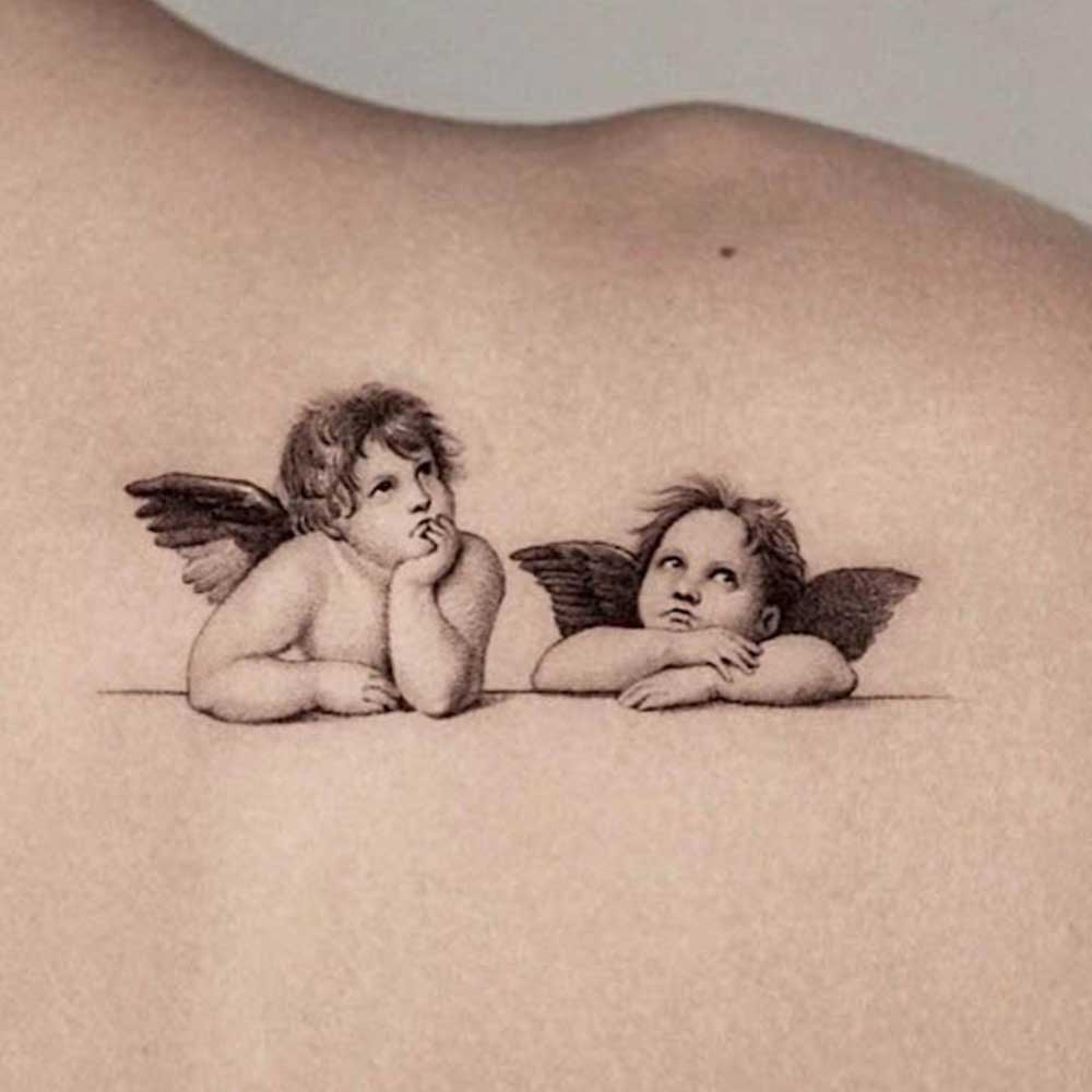 Tatuaggio che ritrae gli angeli del dipinto della Madonna Sistina