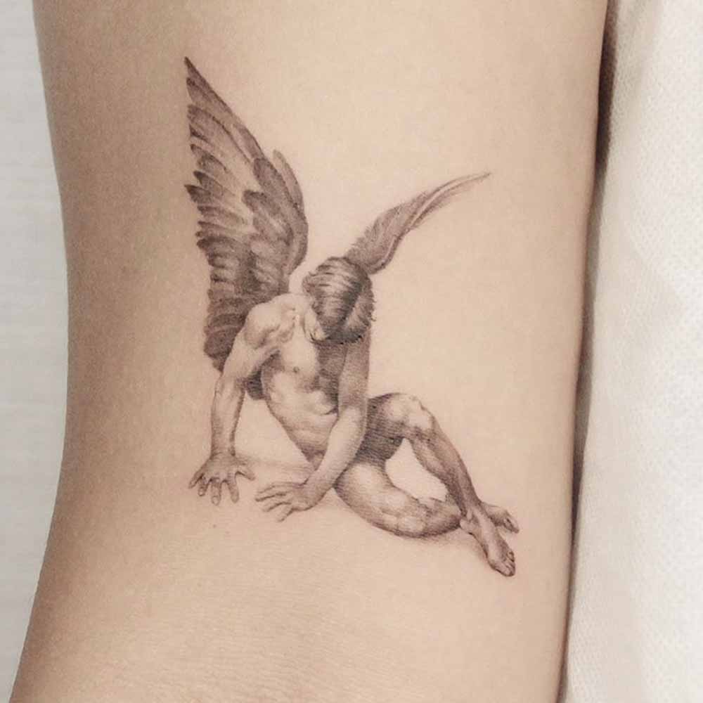 tatuaggio angelo seduto