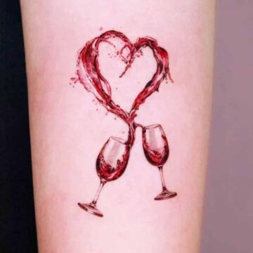tatuaggio cuore brindisi con calice di vino tatuaggio cuore brindisi con calice di vino