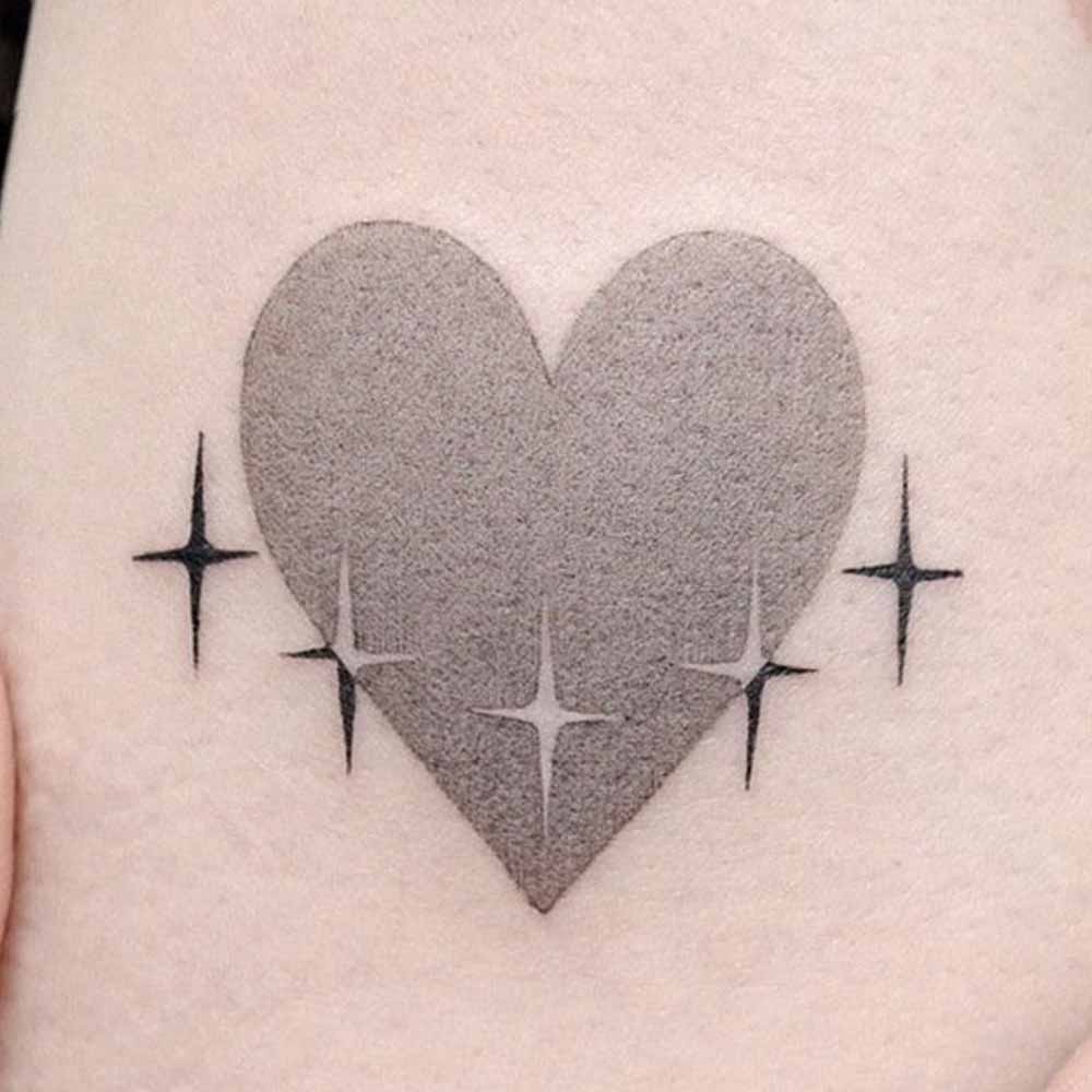 Tatuaggio cuore semplice piccolo Tatuaggio cuore semplice piccolo