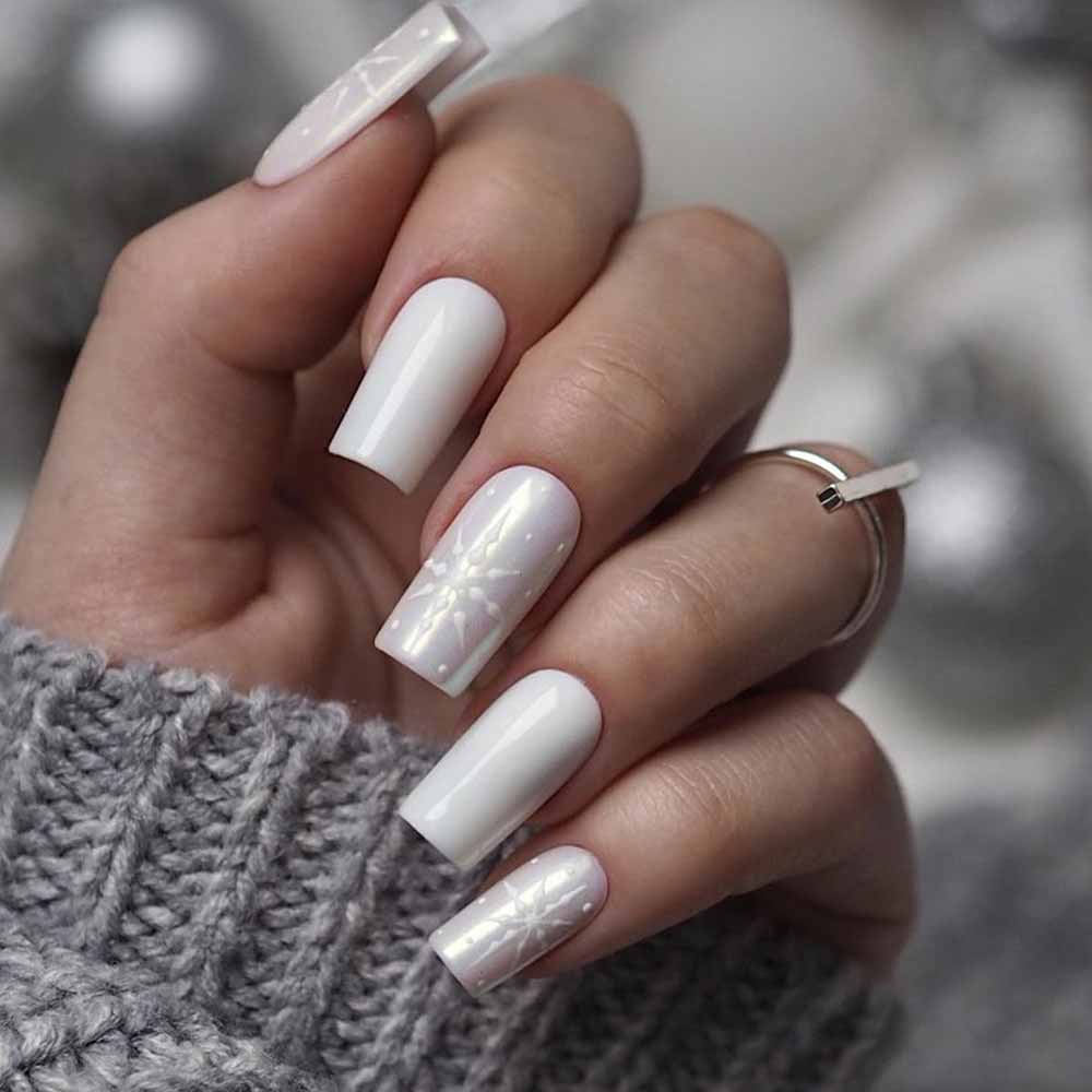 21 Unghie Bianche per Natale alla Moda da Copiare 1 unghie bianche natale 8