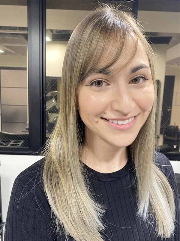 Capelli lunghi e lisci con frangetta Capelli lunghi e lisci con frangetta