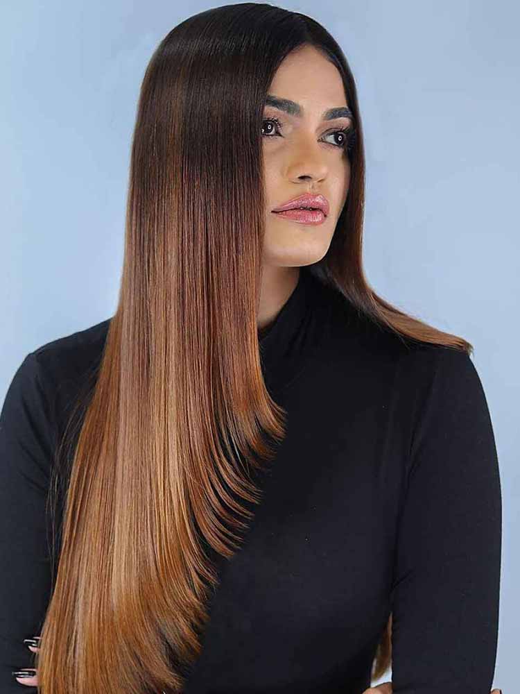 Capelli lisci lunghi scalati davanti