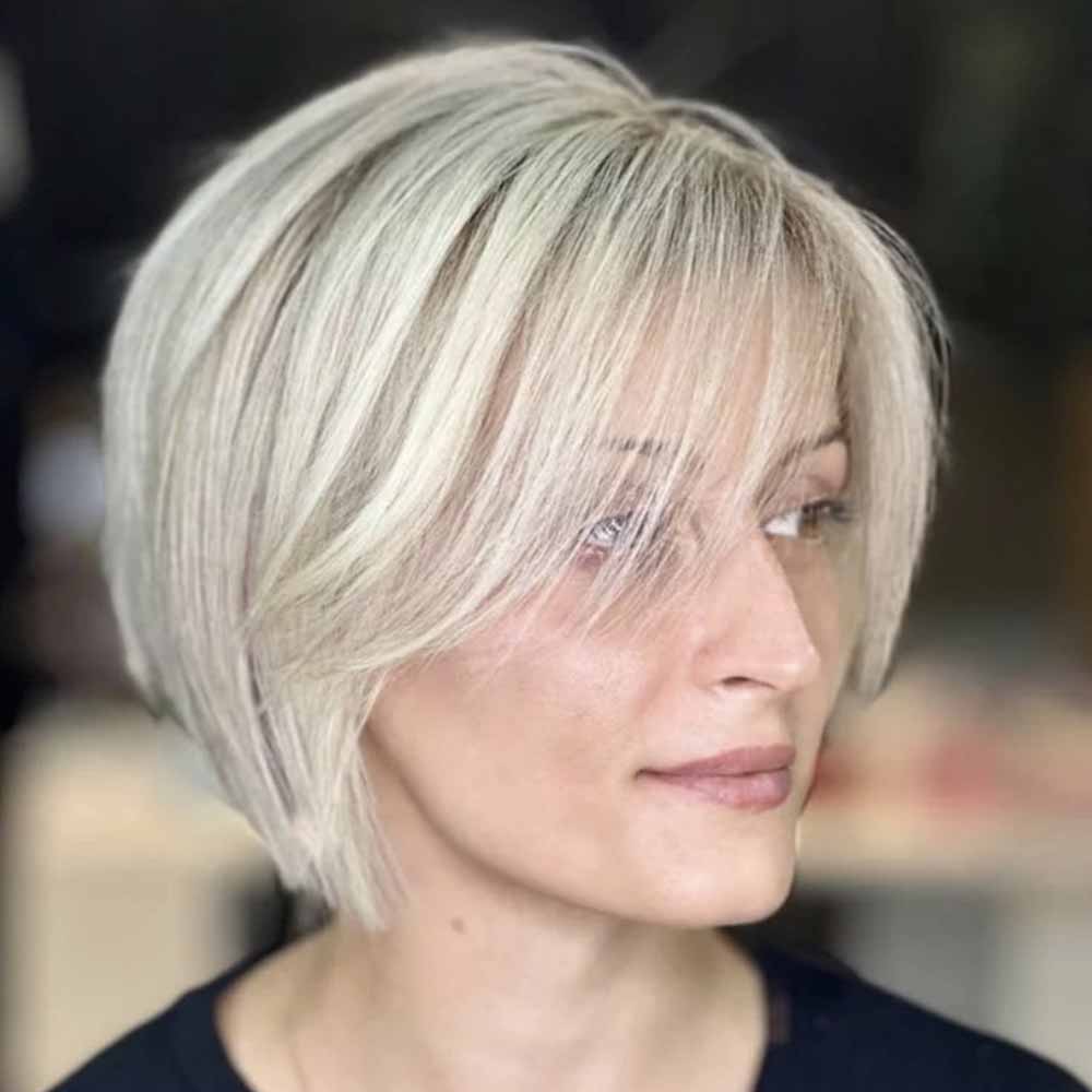 Tagli per capelli molto fini: 15 nuove idee alla moda e raffinate 1 Caschetto pixie con frangia laterale lunga