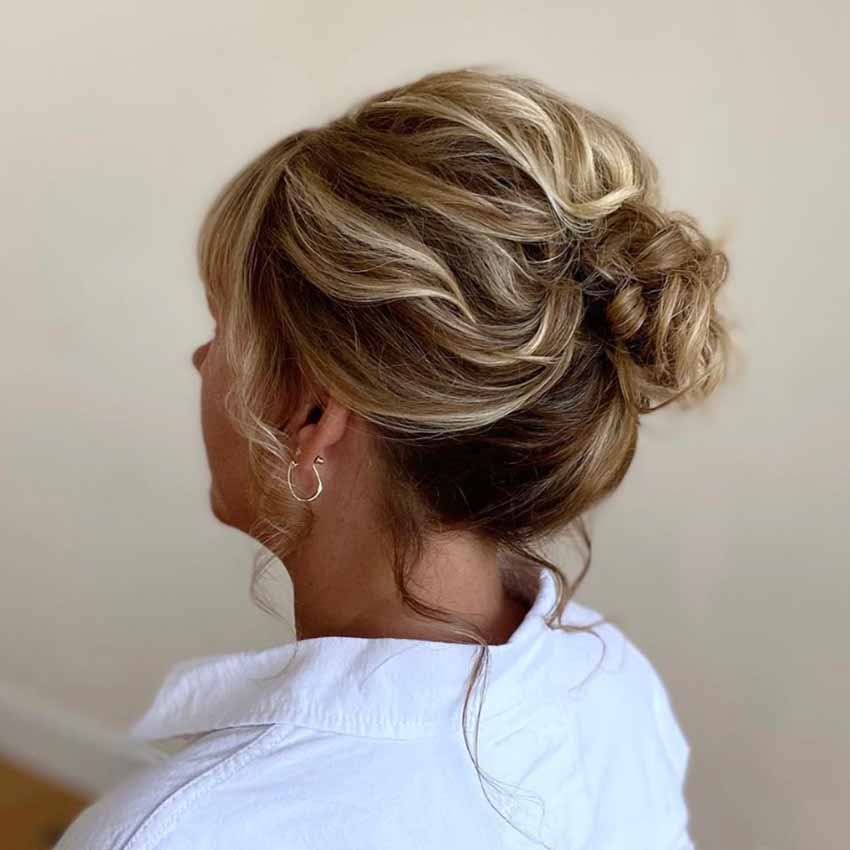 Chignon spettinato per la madre della sposa