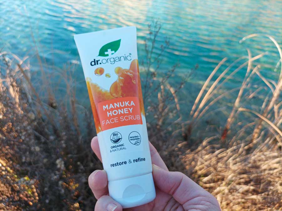Scrub viso “Manuka Honey” di Dr. Organic Scrub viso “Manuka Honey” di Dr. Organic
