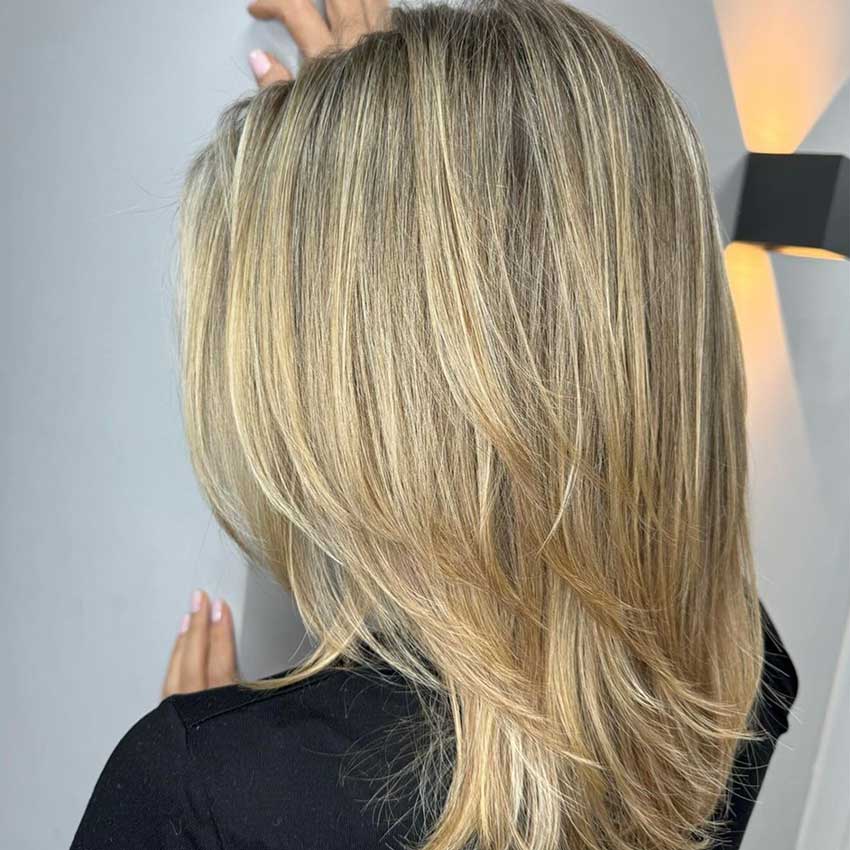 Shatush biondo caldo capelli lisci e medi
